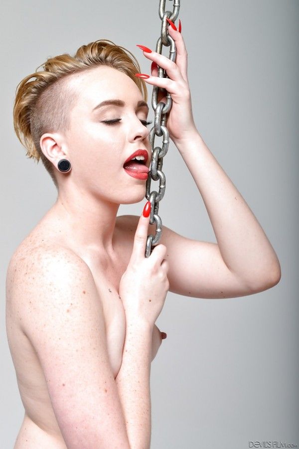 Miley-Cyrus-pelada-nua-naked-7  